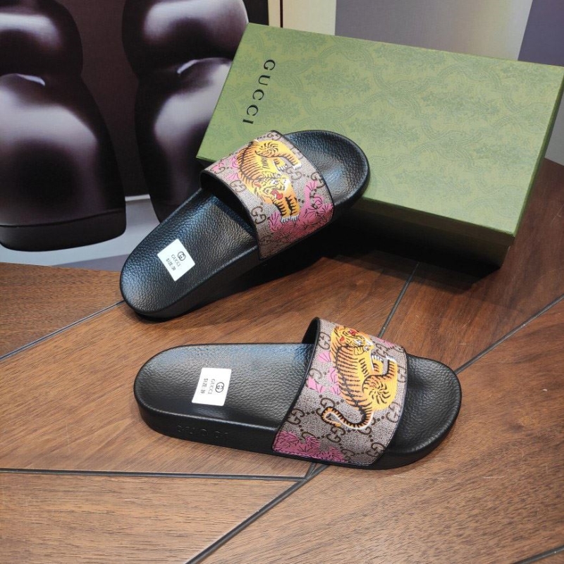 G*u*i slippers